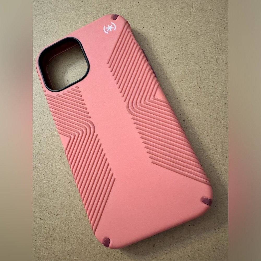 iPhone 12 speck case